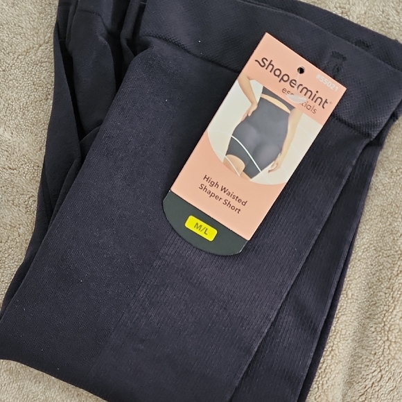 Shapermint Essentials Black High-Waisted Shaper Shorts Size M/L - Picture 5 of 5